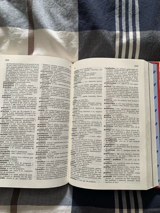 Diccionario ilustrado Latin with apendice / Lat...