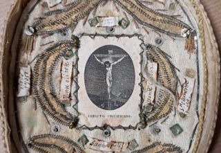 Antiguo relicario sigl XVIII con reliquias