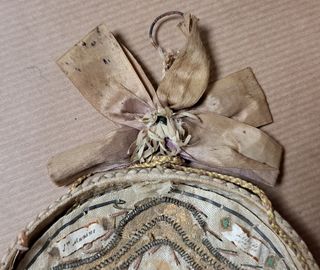 Antiguo relicario sigl XVIII con reliquias