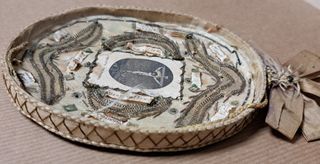 Antiguo relicario sigl XVIII con reliquias