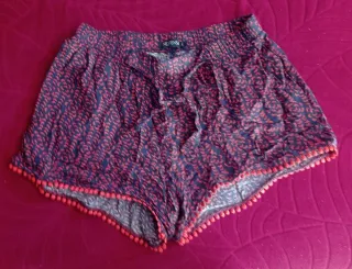 Shorts estampados azul y rojo