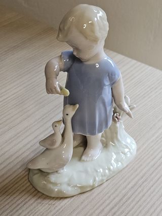 Figura Nao Niña con ocas porcelana