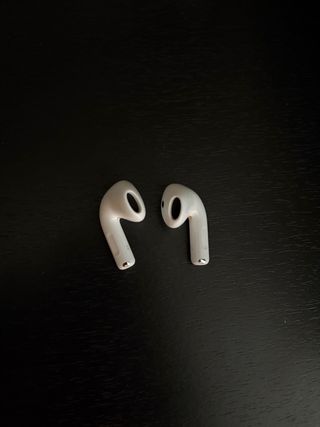 Airpods 4 con cancelación de ruido como nuevos