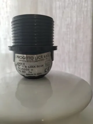 Lampada in porcellana bianca