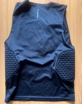 Camiseta técnica con protecciones