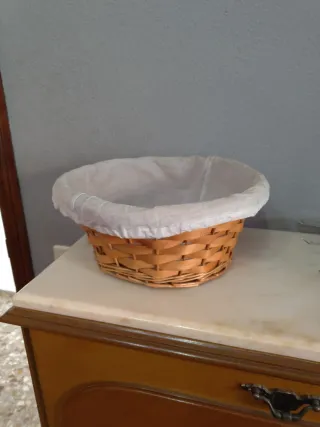 Cesto de mimbre con forro de tela