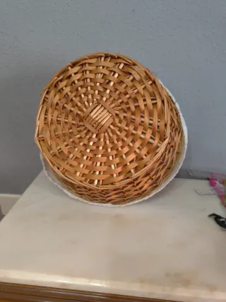 Cesto de mimbre con forro de tela