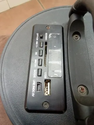 Altavoz Negro + Cargador