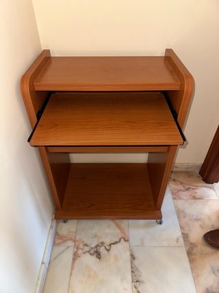 Mueble de madera para ordenador