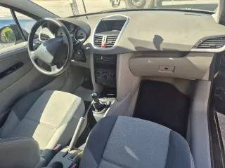 Titular vende Peugeot 207.  Año 2006