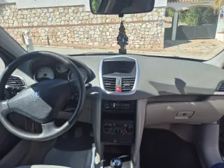Titular vende Peugeot 207.  Año 2006