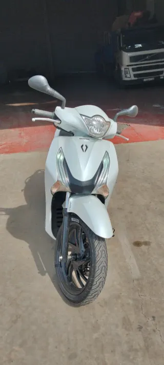 Honda SH 125i Blanca. 55.560 kilometros