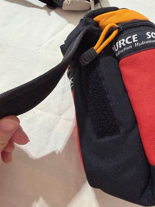 Cantimplora de tela con velcro para colgar