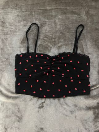 Top Bershka estampado labios negro