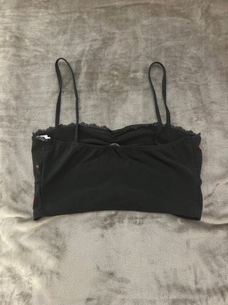 Top Bershka estampado labios negro