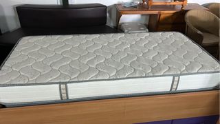 Cama infantil con cajones morados