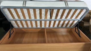 Cama infantil con cajones morados