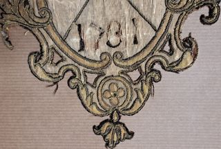 Bordado barroco iniciales A Ñ. España, año 1701