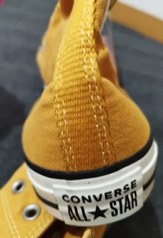 Converse Chuck Taylor Amarillas
