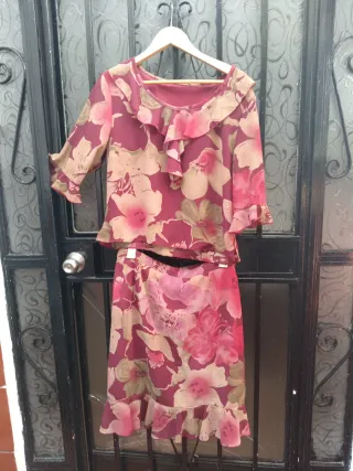 Conjunto floral falda y blusa
