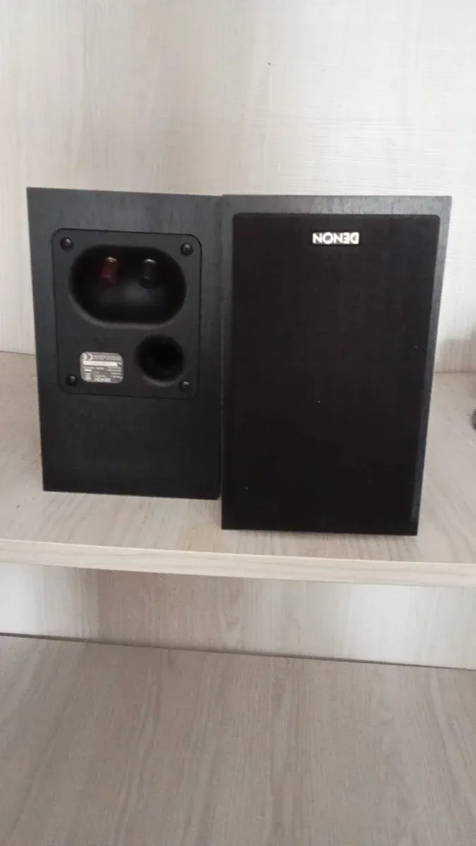 Altavoces Denon Negros