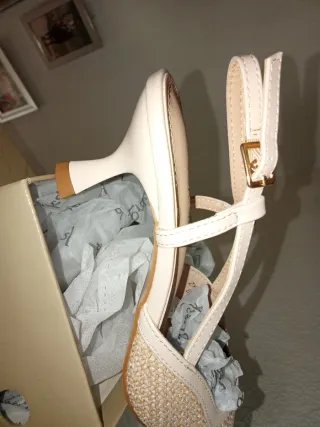 Zapatos de tacón beige talla 38