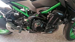 Kawasaki Z900 Negra y Verde