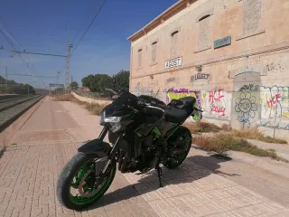 Kawasaki Z900 Negra y Verde