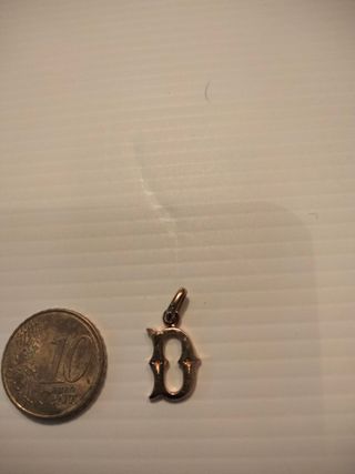 Colgante letra D chapado en oro