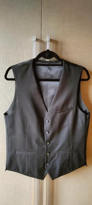 Elegante Chaleco Gris semi nuevo