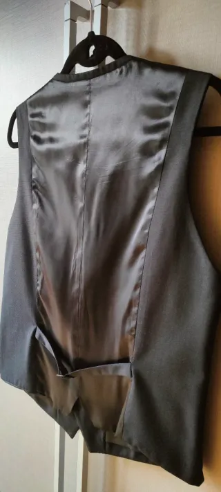 Elegante Chaleco Gris semi nuevo