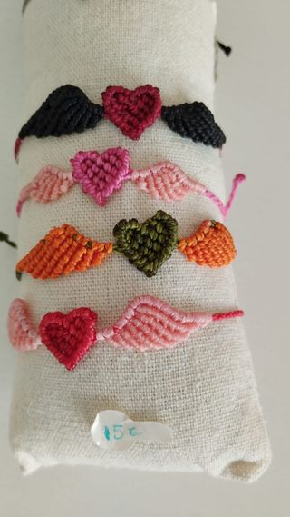 Pulseras de corazón con alas