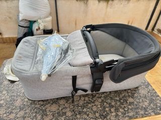 Cochecito de bebé gris