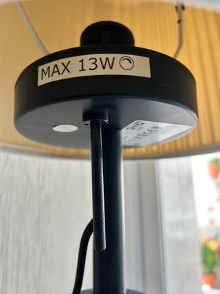 Lámpara de mesa Ikea Trípode negro