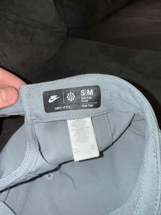 Gorra Nike PSG Gris y Plateada