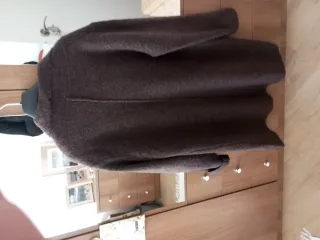 Chaqueta larga marrón con bolsillos Me costó 67. N