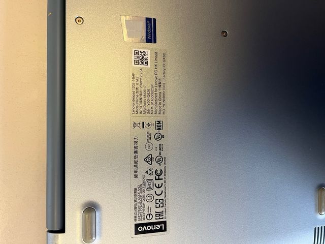 Portátil Lenovo Plata y Negro