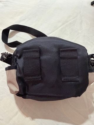 Bolsito bandolera Samsonite beige y negro