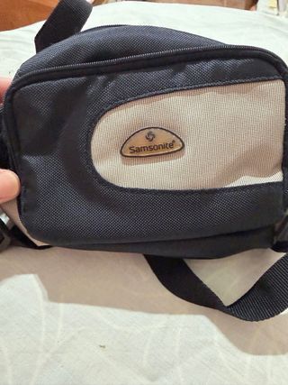 Bolsito bandolera Samsonite beige y negro