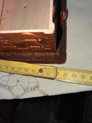 Vecchio porta sigarette in resina vintage