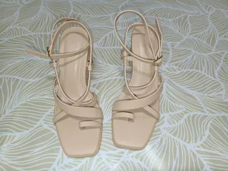 Sandalias tacón beige tiras