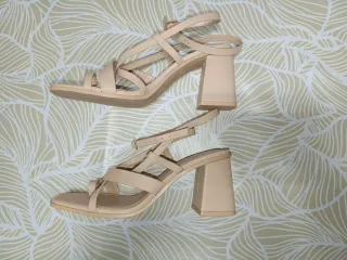 Sandalias tacón beige tiras