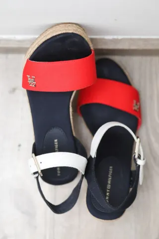 “Tommy Hilfiger sandalias originales – como nuevas
