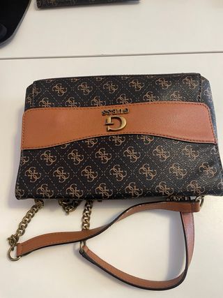 Bolso y Cartera Guess Marrón y Dorado original