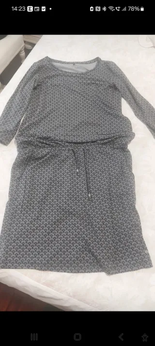 Vestido estampado gris y azul, talla 38