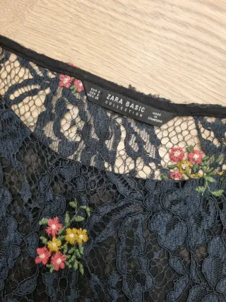Blusa Zara encaje floral azul