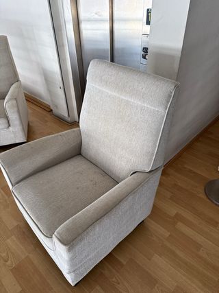 Sofá individual beige tela