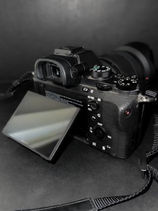 Sony A7 II Full Frame + 28-70mm + extras