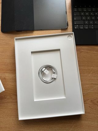 iPad Air M2 256GB + Pencil Pro + teclado