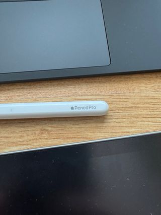 iPad Air M2 256GB + Pencil Pro + teclado